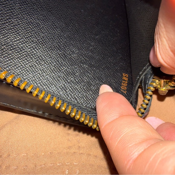 Louis Vuitton Epi Pochette - Picture 9 of 9